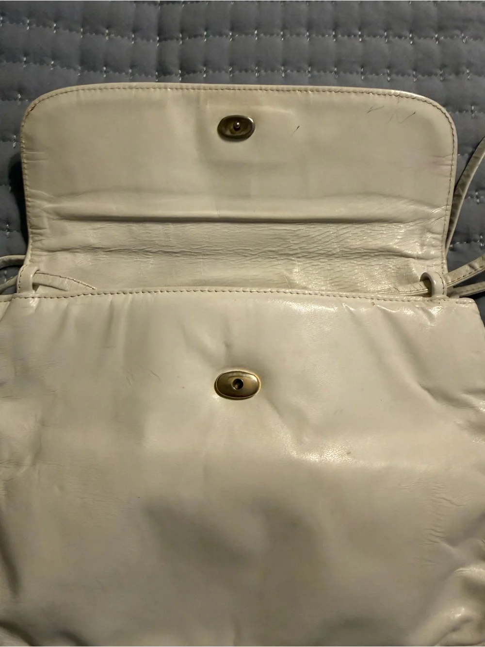 Vintage  BOTTEGA VENETA White Leather Crossbody Bag Made In Italy